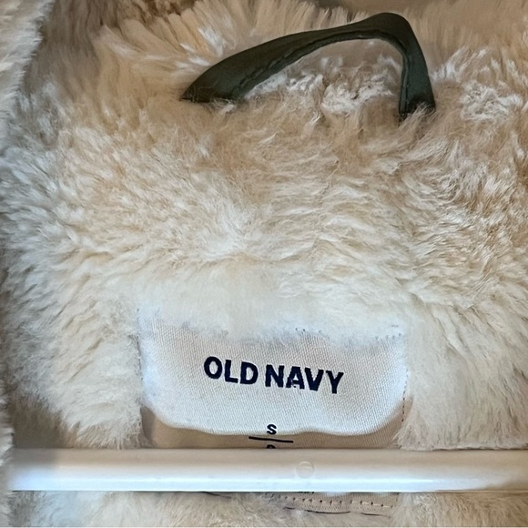 Old Navy Faux Fur Lined Hooded Parka - Picture 5 of 5